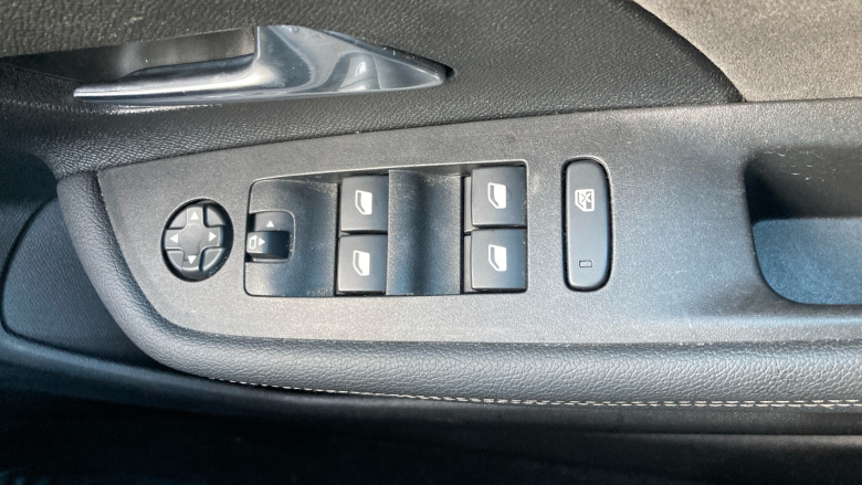 Vauxhall Mokka 100kW Ultimate 50kWh 5dr Auto Electric Hatchback